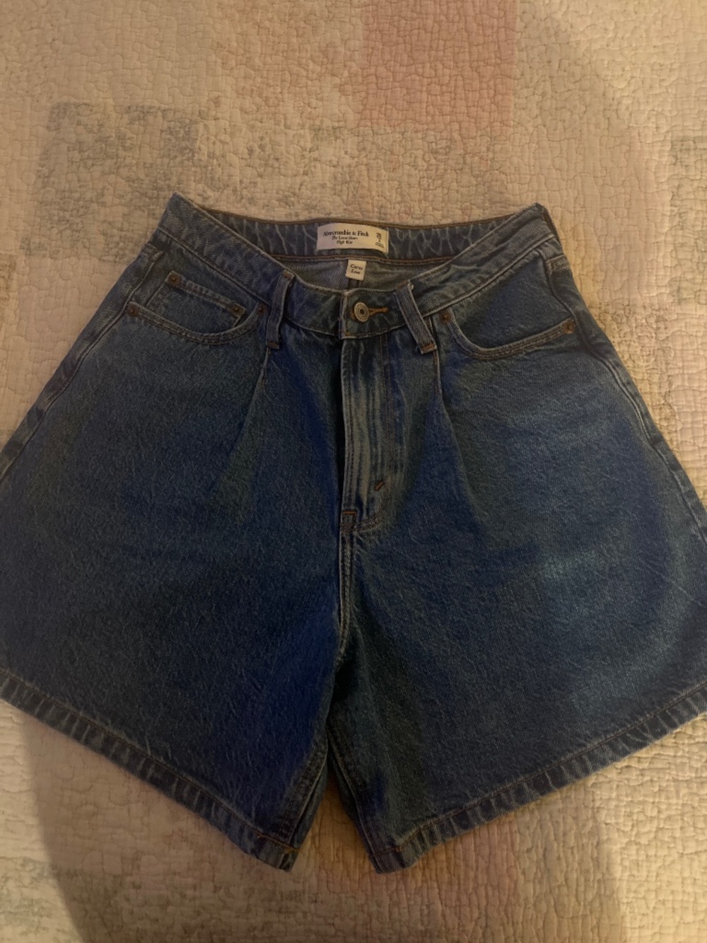 Abercrombie & Fitch Love Curve Loose Short, high-rise